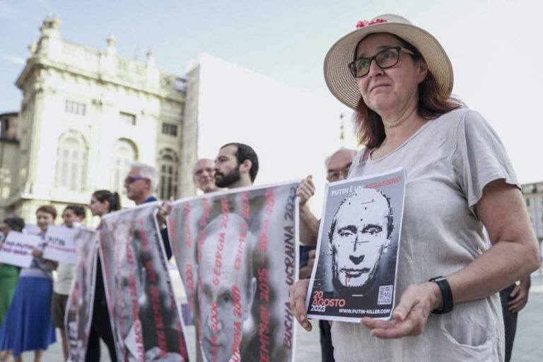 The international “Putin – murderer” campaign in Milan and Turin